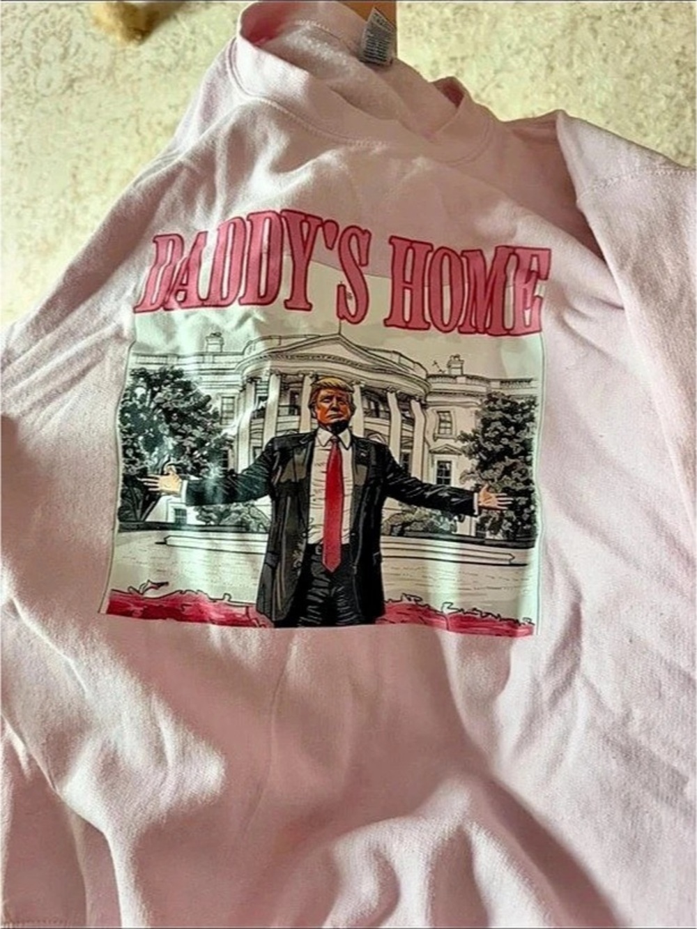 Graphic crew neck  in Pink Size small Like New